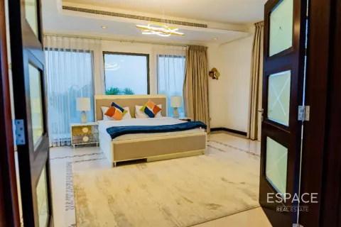 Villa à Palm Jumeirah, Dubai, 5 chambres, 530 m², № 122544 - photo 5