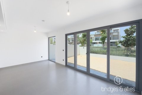 Villa in Dubai 4 bedrooms, 227.1 sq.m. № 78117 - photo 3