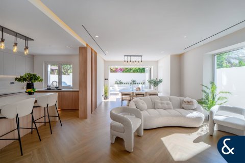 Купить виллу в Арабиан Ранчес, Дубай: 4 спальни, 231м², № 91296 - фото 2