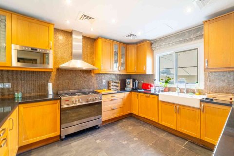 Villa in Dubai 3 bedrooms, 461 sq.m. № 120596 - photo 8