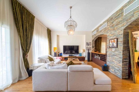 Villa in Dubai 3 bedrooms, 461 sq.m. № 120596 - photo 4