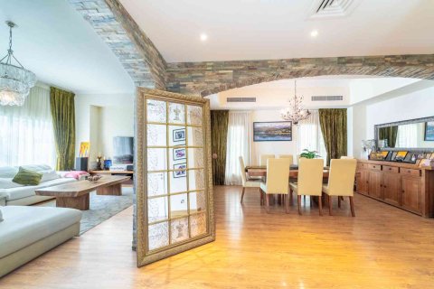 Villa in Dubai 3 bedrooms, 461 sq.m. № 120596 - photo 5
