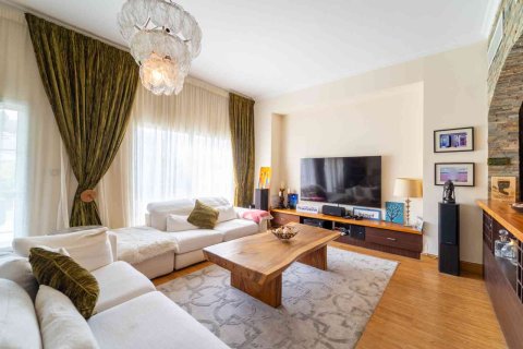 Villa in Dubai 3 bedrooms, 461 sq.m. № 120596 - photo 3