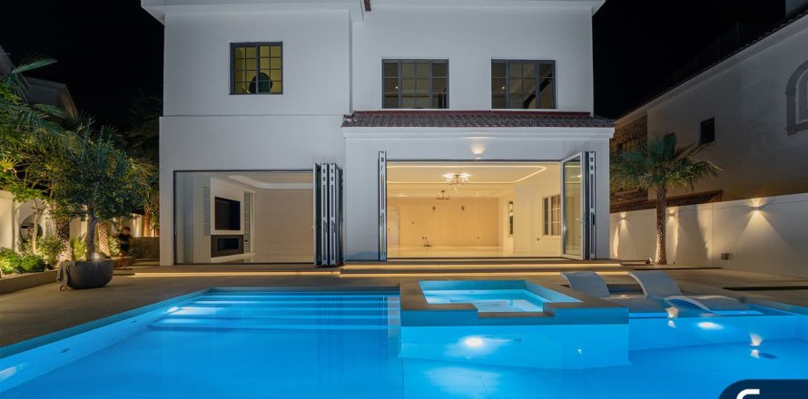 Villa en Jumeirah Golf Estates, Dubai, 5 dormitorios, 795 m², № 88777