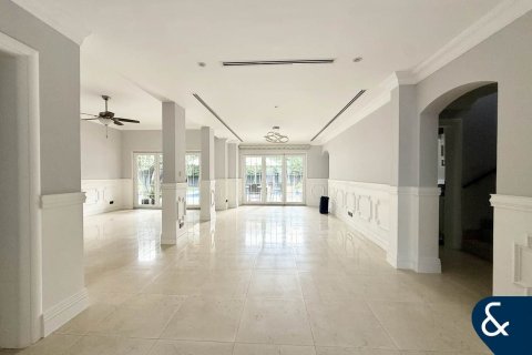 Townhouse in Meadows, Dubai 5 bedrooms, 343 sq.m. № 88781 - photo 3