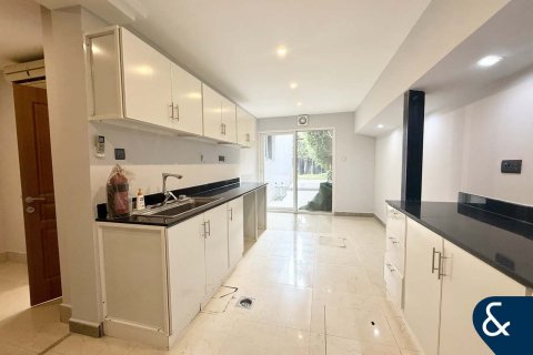 Townhouse in Meadows, Dubai 5 bedrooms, 343 sq.m. № 88781 - photo 17