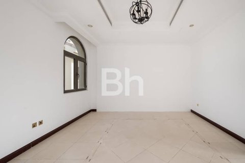 Villa in Palm Jumeirah, Dubai 4 bedrooms, 623 sq.m. № 56203 - photo 9