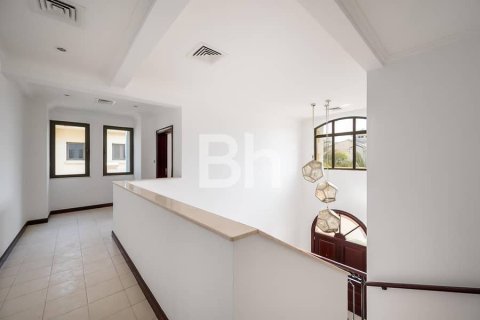Villa in Palm Jumeirah, Dubai 4 bedrooms, 623 sq.m. № 56203 - photo 2