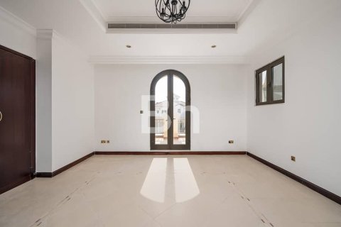 Villa in Palm Jumeirah, Dubai 4 bedrooms, 623 sq.m. № 56203 - photo 16