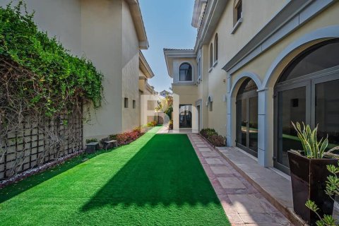 Villa in Palm Jumeirah, Dubai 4 bedrooms, 623 sq.m. № 56203 - photo 17