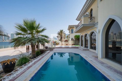 Villa in Palm Jumeirah, Dubai 4 bedrooms, 623 sq.m. № 56203 - photo 1