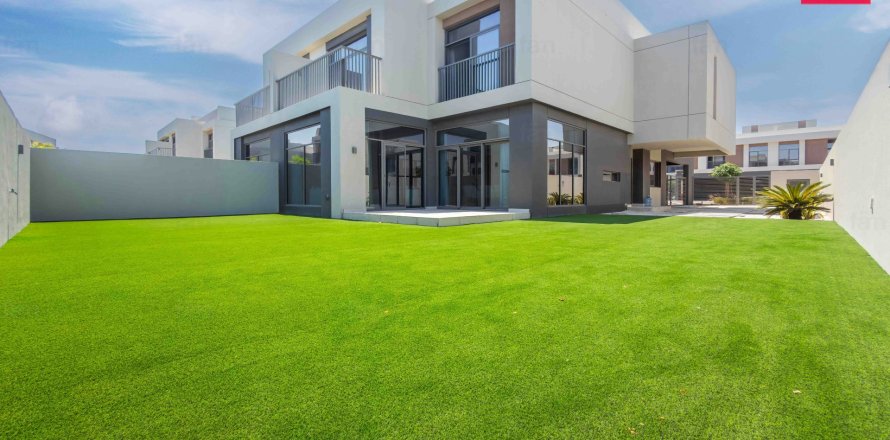 Вилла в Дубае, 4 спальни, 352.4м², № 110939