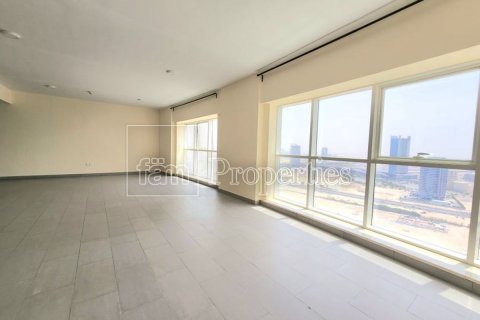 Appartement à Dubai Sports City, Dubai, 3 chambres, 238.5 m², № 77081 - photo 1