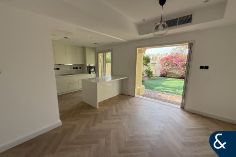 Купить виллу в Springs 8, The Springs, Дубай: 3 спальни, 172м², № 91386 - фото 4