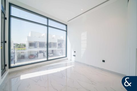 Villa in Jumeirah Luxury, Jumeirah Golf Estates, Dubai 4 bedrooms, 245 sq.m. № 98758 - photo 12