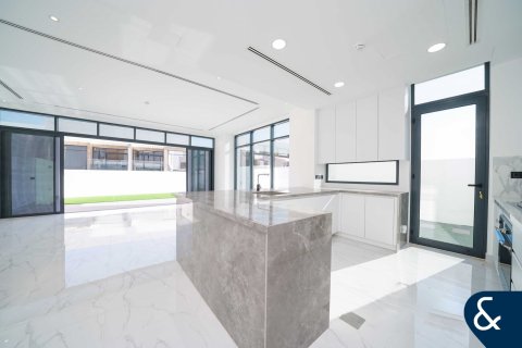 Villa in Jumeirah Luxury, Jumeirah Golf Estates, Dubai 4 bedrooms, 245 sq.m. № 98758 - photo 8