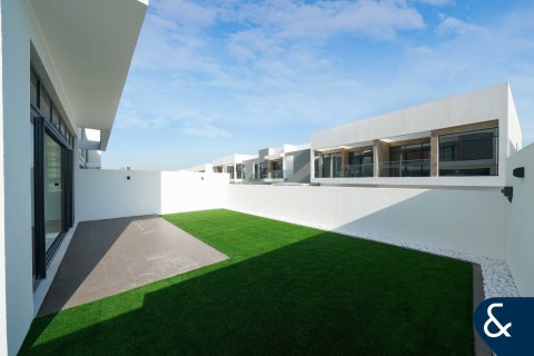 Villa in Jumeirah Luxury, Jumeirah Golf Estates, Dubai 4 bedrooms, 245 sq.m. № 98758 - photo 18