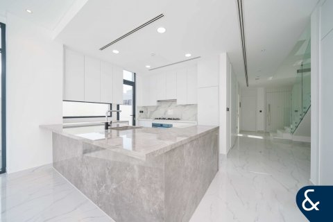 Villa in Jumeirah Luxury, Jumeirah Golf Estates, Dubai 4 bedrooms, 245 sq.m. № 98758 - photo 4