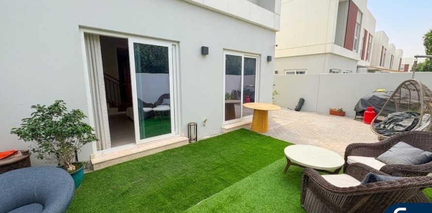 فيلا في Dubai Land, دبي 4 غرف نوم, 230 م² رقم 98761