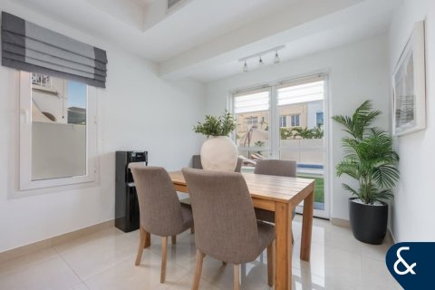 Снять в аренду виллу в Springs 10, The Springs, Дубай: 3 спальни, 301м², № 98748 - фото 7