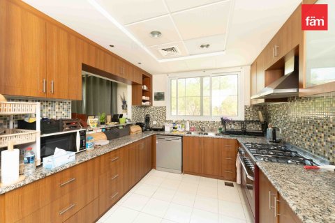 Villa in Dubai 3 bedrooms, 815.2 sq.m. № 109219 - photo 4
