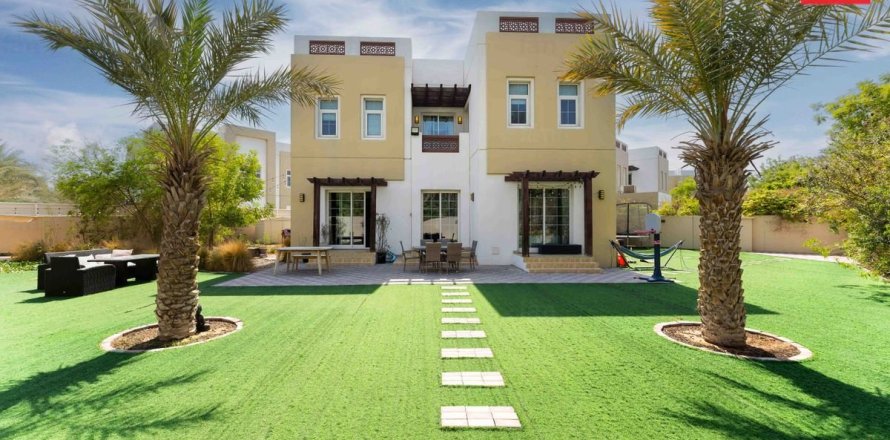Villa in Dubai 3 bedrooms, 815.2 sq.m. № 109219
