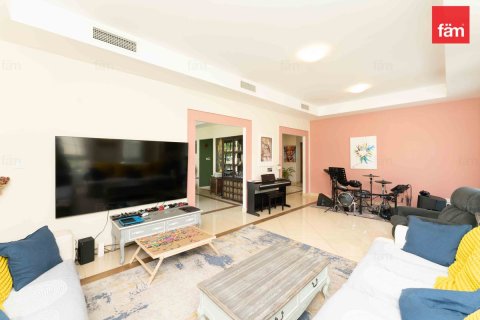 Villa in Dubai 3 bedrooms, 815.2 sq.m. № 109219 - photo 9
