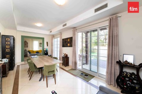 Villa in Dubai 3 bedrooms, 815.2 sq.m. № 109219 - photo 6