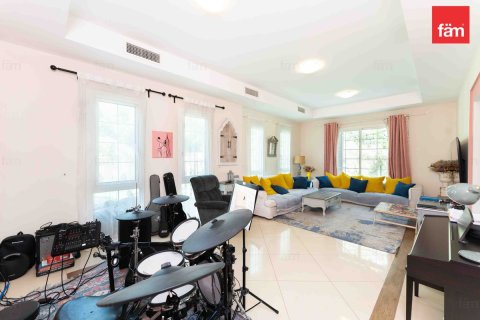 Villa in Dubai 3 bedrooms, 815.2 sq.m. № 109219 - photo 10