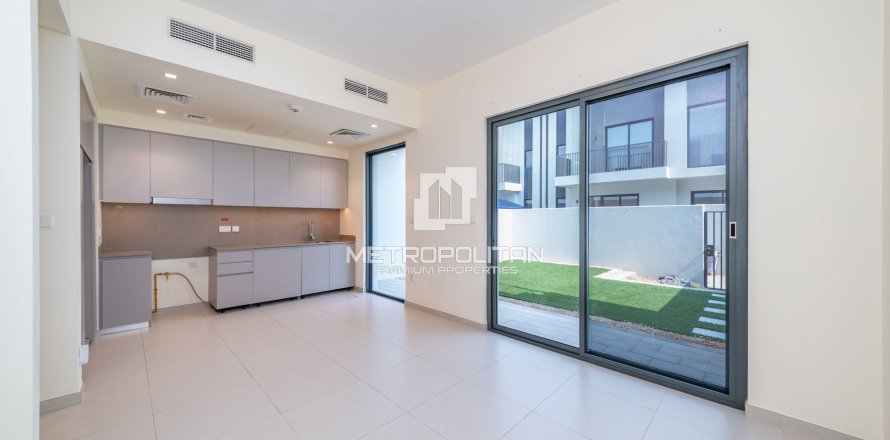 Villa à EMAAR South, Dubai South (Dubai World Central), Dubai, 3 chambres, 181 m², № 73553