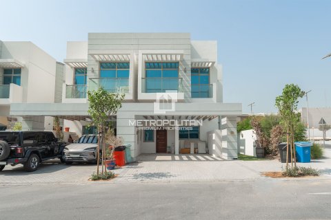 Villa in Al Furjan, Dubai 4 bedrooms, 225 sq.m. № 73560 - photo 1