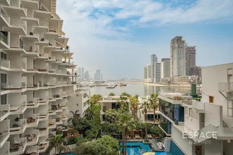 Apartment in Palm Jumeirah, Dubai 2 bedrooms, 162 sq.m. № 62897 - photo 1