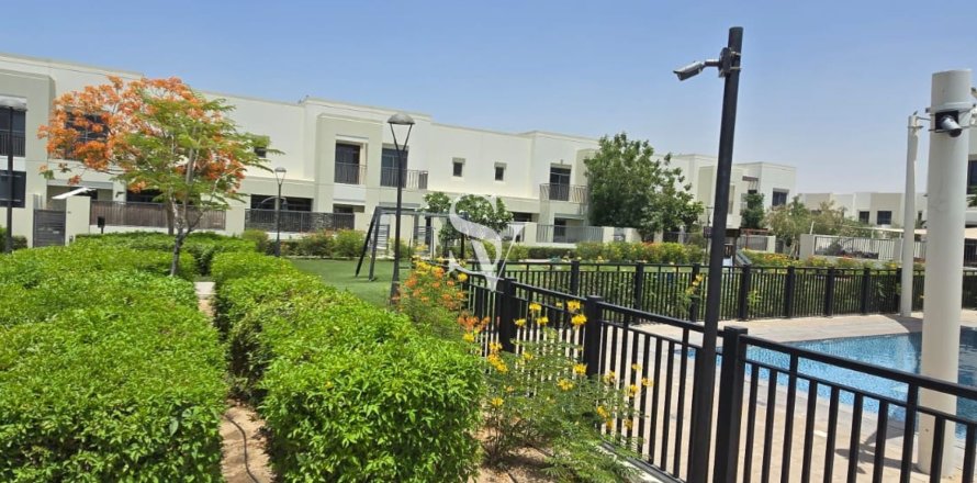 Townhouse in Town Square, Dubai 3 bedrooms, 191 sq.m. № 109019