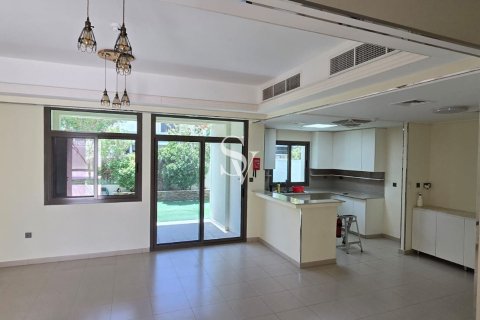 Townhouse in Town Square, Dubai 3 bedrooms, 191 sq.m. № 109019 - photo 10