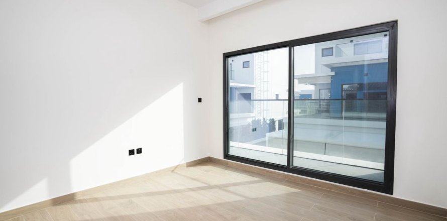 Townhouse in Dubai 5 bedrooms, 219.6 sq.m. № 115133