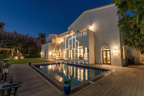 Вилла в Пальме Джумейре, Дубай, 6 спален, 650м², № 121488