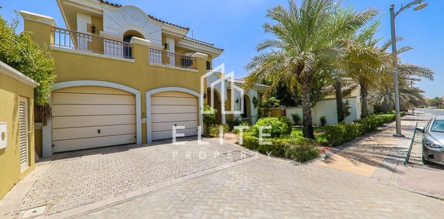 Вилла в Пальме Джумейре, Дубай, 4 спальни, 604м², № 121490