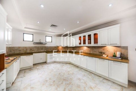 Villa in Palm Jumeirah, Dubai 5 bedrooms, 622 sq.m. № 121489 - photo 4