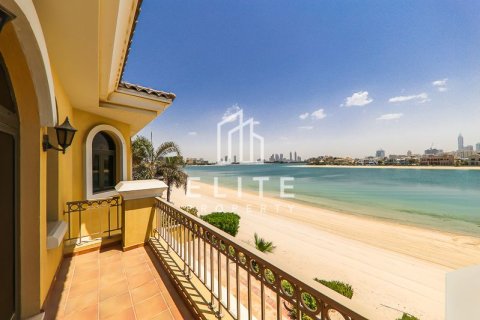 Villa in Palm Jumeirah, Dubai 5 bedrooms, 622 sq.m. № 121489 - photo 2