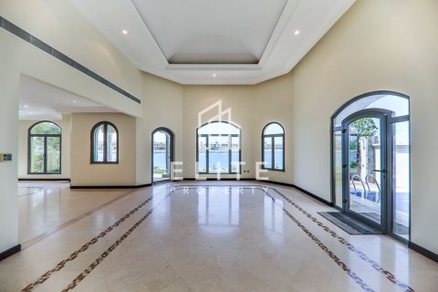 Villa in Palm Jumeirah, Dubai 5 bedrooms, 622 sq.m. № 121489