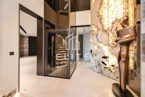 Villa in Palm Jumeirah, Dubai 5 bedrooms, 684 sq.m. № 121492 - photo 2