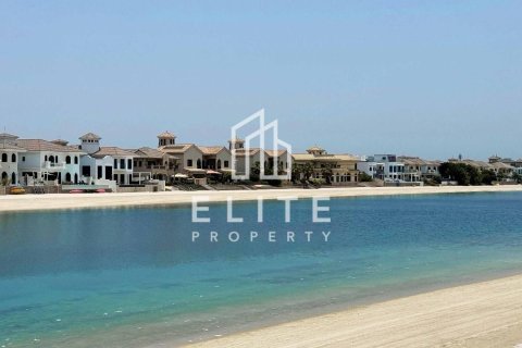 Villa in Palm Jumeirah, Dubai 5 bedrooms, 684 sq.m. № 121491 - photo 2