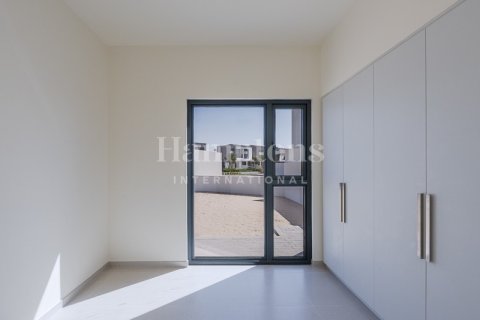 Снять в аренду таунхаус в Dubai South (Dubai World Central), Дубай: 4 спальни, 202.99305500м², № 133114 - фото 12