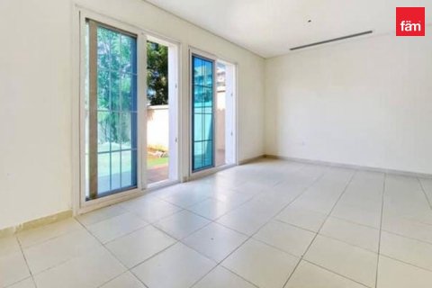 Таунхаус в Дубае, 2 спальни, 180м², № 139269
