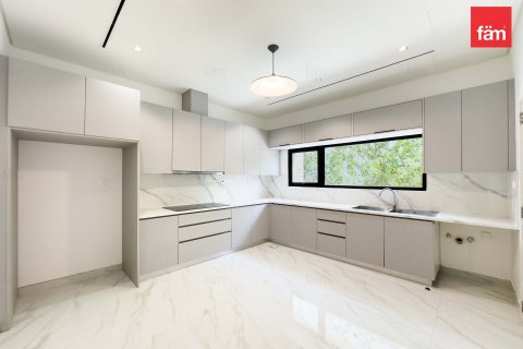 Villa à Dubai, 5 chambres, 479.9 m², № 52306 - photo 2