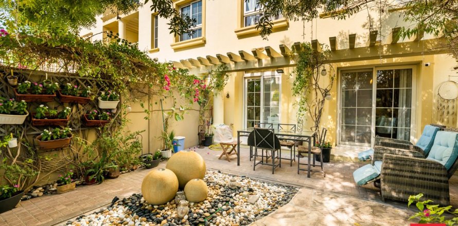 Villa en Dubai, 2 dormitorios, 172.5 m², № 84890