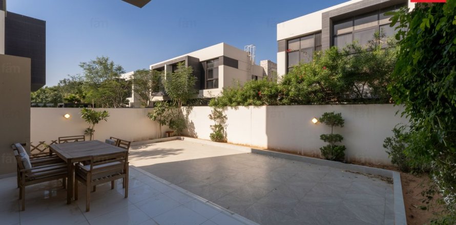 Villa en Dubai, 3 dormitorios, 324 m², № 84879