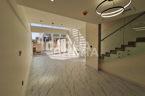 Таунхаус в Dubai Land, Дубай, 2 спальни, 101м², № 105166