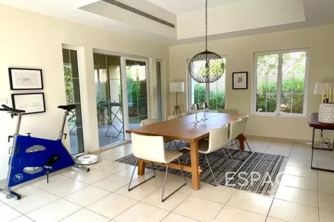 Villa in Arabian Ranches, Dubai 3 bedrooms, 350 sq.m. № 71121 - photo 2