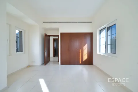 Купить виллу в Арабиан Ранчес, Дубай: 3 спальни, 350м², № 71121 - фото 14